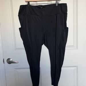 Torrid Black Activewear Leggings Capri Length With Pockets (3) 3X Black plus